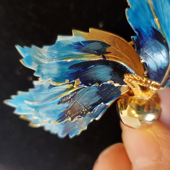 Blue and Goldtone Painted Feather Brooch 3 long x 2.25 inches wide - Picture 3 of 5